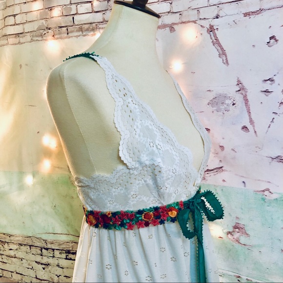 VINTAGE EYELET EMBELLISHED MAXI - Picture 6 of 8